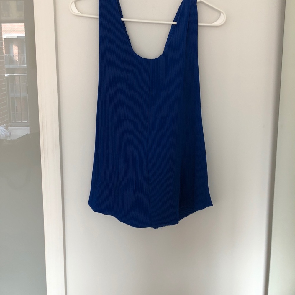 Blue adjustable top